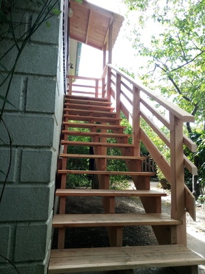 Construction d'un ensemble escalier, palier et auvent.