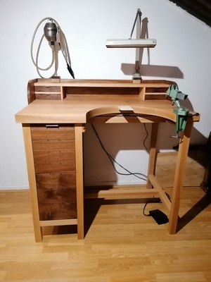 Encore un établi, oui, mais de bijouterie