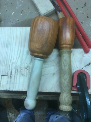 Maillet tourner, tête en padouk et manche en chene et en houx