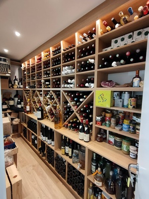 Une cave à vin
