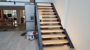 Mise en lumière d'un escalier industriel