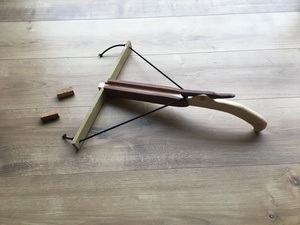 Arbalète à bouchon