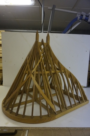 Croix croche dans un quart de tour ronde.