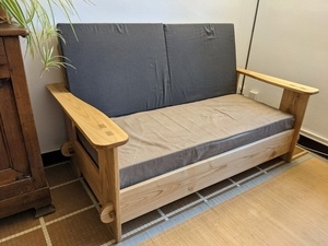 Canapé chataîgnier (démontable et convertible)