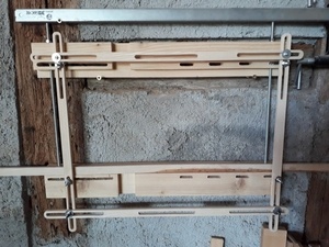 Montage d'usinage pour cadres à la défonceuse