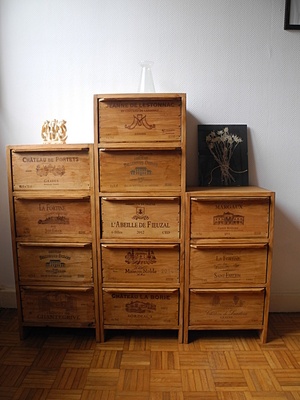 Colonnes de caisses de vin. Upcycling!