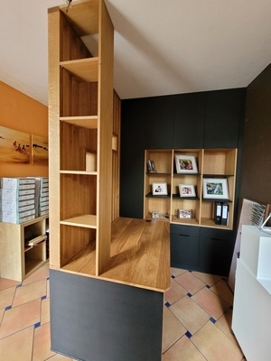 Agencement hall en coin bureau / espace rangement