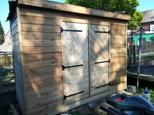 Fabrication Abri de jardin en mélèze