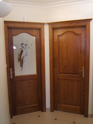 Réalisation de portes en chêne massif