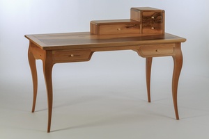 Bureau aux pieds Louis XV - photo © Philippe Fournier