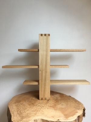 Étagère en châtaignier
