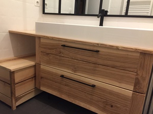 Salle de bain en frêne