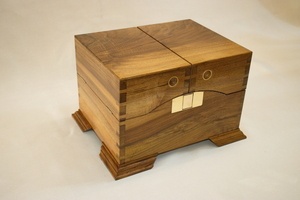 Coffret en noyer...pas joyeux !