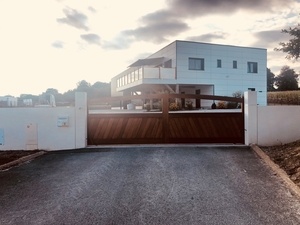 Portail de clôture.