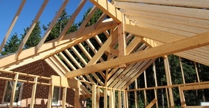 Ossature bois avec noue de charpente et ferme apparente
