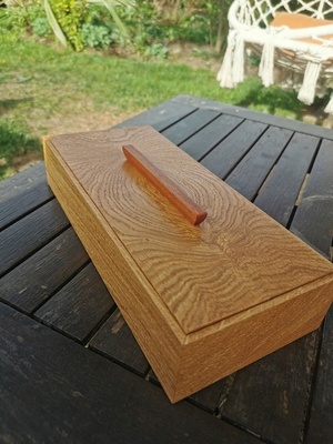 Boîte avec des chutes