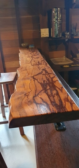 Bar - Mange debout en bois serpent