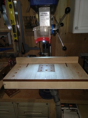 Une table de perçage bien pratique aussi......