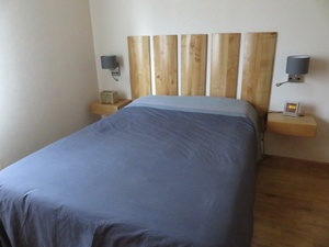 Tête de lit + chevets suspendus