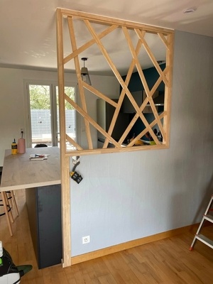 Claustra hévéa dans cloison