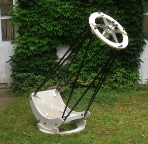 Télescope en kevlar, fibre de verre et un peu de bois...