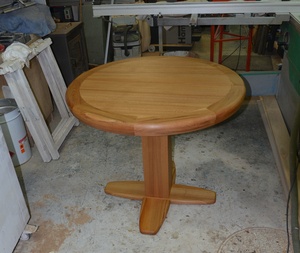 Table en orme à pied central