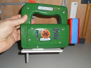 De faux outils réalisés en bois