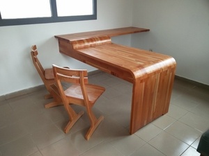 Bureau et chaise pour cabinet d’infirmière