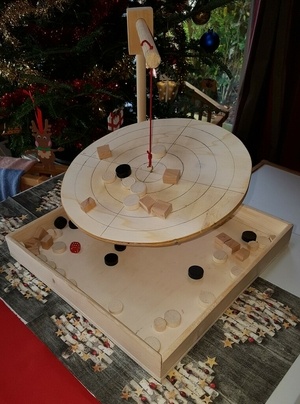 Jeu en bois. Le Bamboleo