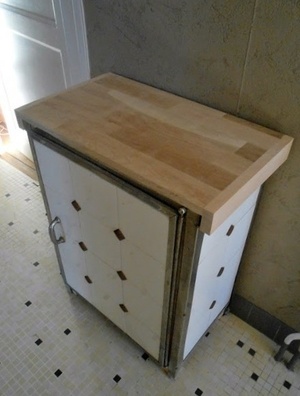 Petit meuble trouvé dans un vide-grenier