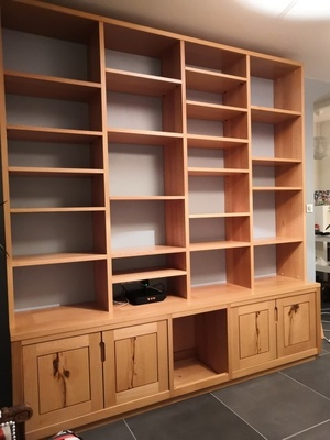 Conception,fabrication et montage d'une bibliothèque en hêtre étuvé