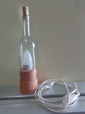 Lampe de table à partir d'une bouteille