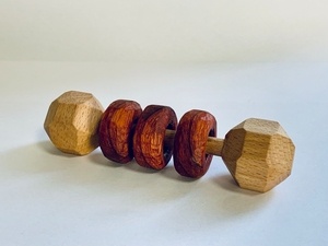 Un hochet pour Maïa