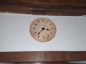 Horloge en chataignier