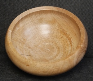 Un bol avec inclusion epoxy