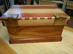 Une boite "ratussie" en séquoia