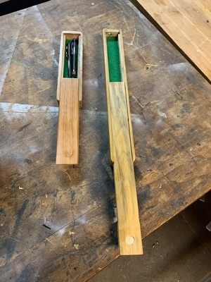 Boite a crayon et aiguille a tricoter