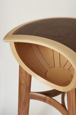 Guéridon composé d'une calotte d'assemblage