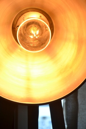 Lampe trepied gamelle indus