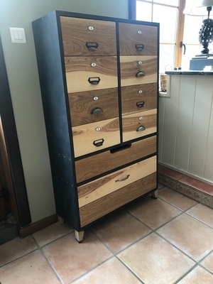 Meuble à tiroirs