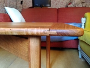 Détail de la fausse languette en chêne