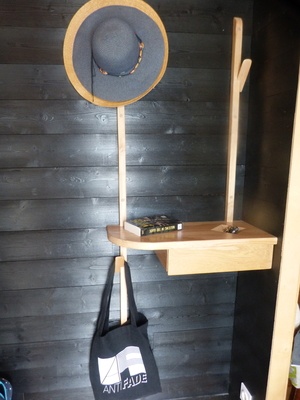 Console d'entrée suspendue