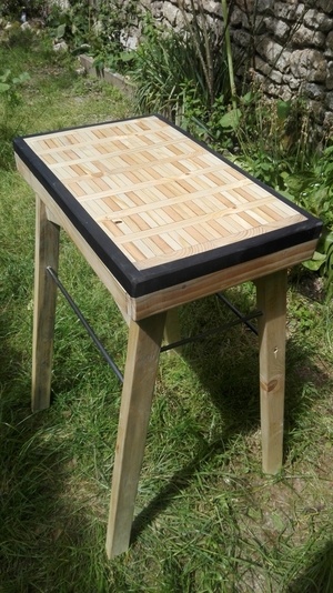 Une première création ...en bois de palette et chutes de Valchromat..!