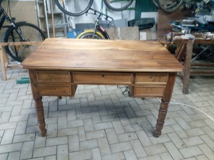 Restauration d'un bureau en noyer