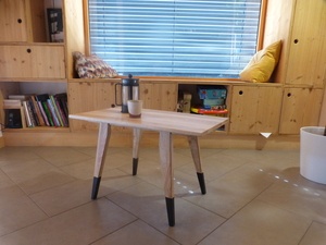 Table basse en frêne