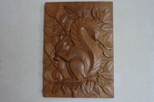 Bas relief : ecureuil