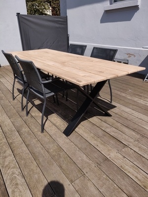 Table extérieure en chêne