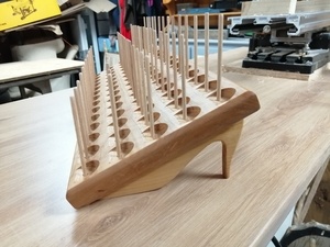 Porte-bobine de couture sur talons aiguilles