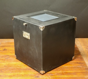 Malle a jeux  a mecanisme de  plateau  tournant