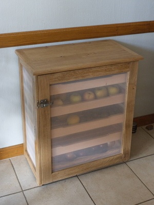 Garde-manger aux petits oignons.